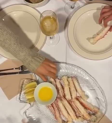 Freshly cooked king crab served with lemon